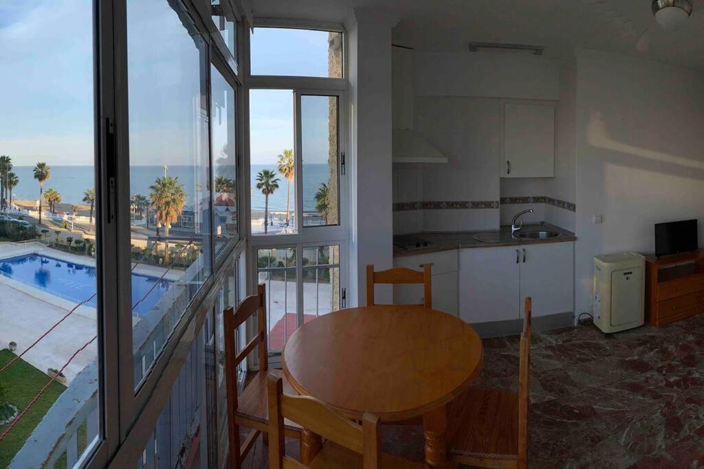 Apartment First Line Of The Sea Benalmádena Exterior foto